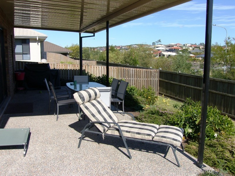 15 Gerard Street, Pacific Pines QLD 4211