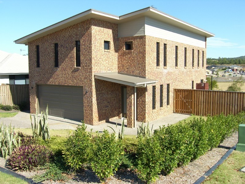 15 Gerard Street, Pacific Pines QLD 4211