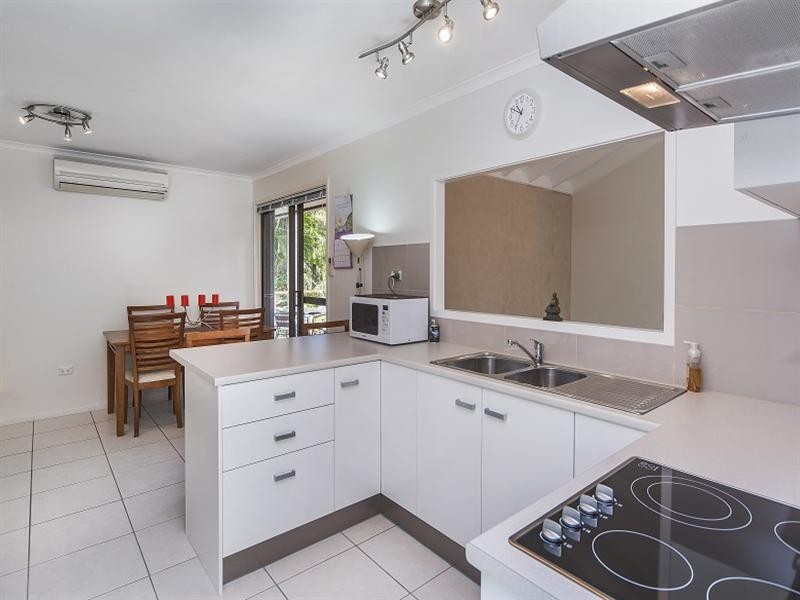 3 Woodside Place, Helensvale QLD 4212