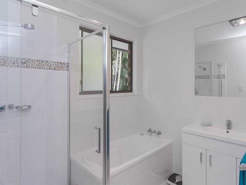 3 Woodside Place, Helensvale QLD 4212