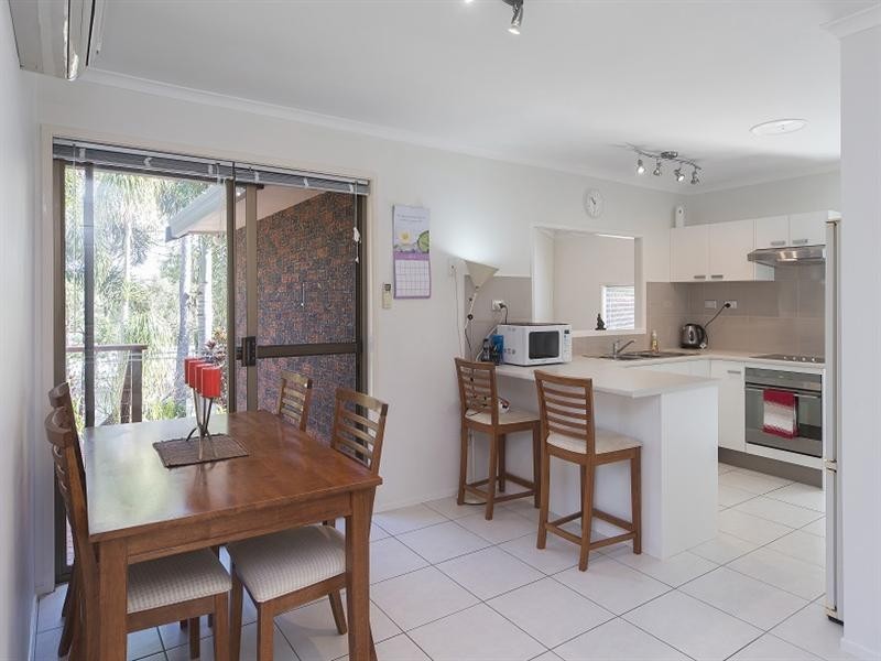 3 Woodside Place, Helensvale QLD 4212