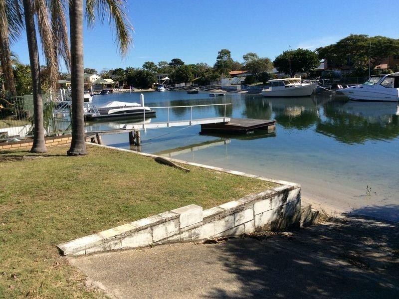 27 Vaggelas Crescent, Biggera Waters QLD 4216