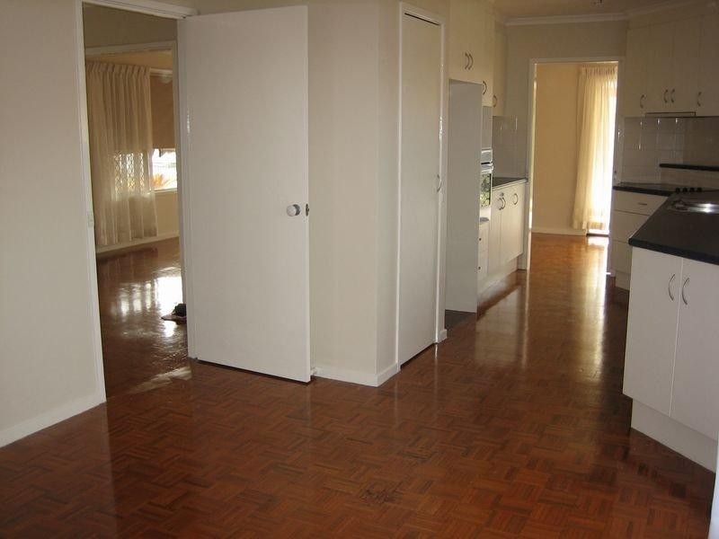 27 Vaggelas Crescent, Biggera Waters QLD 4216
