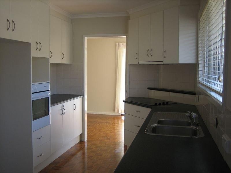 27 Vaggelas Crescent, Biggera Waters QLD 4216