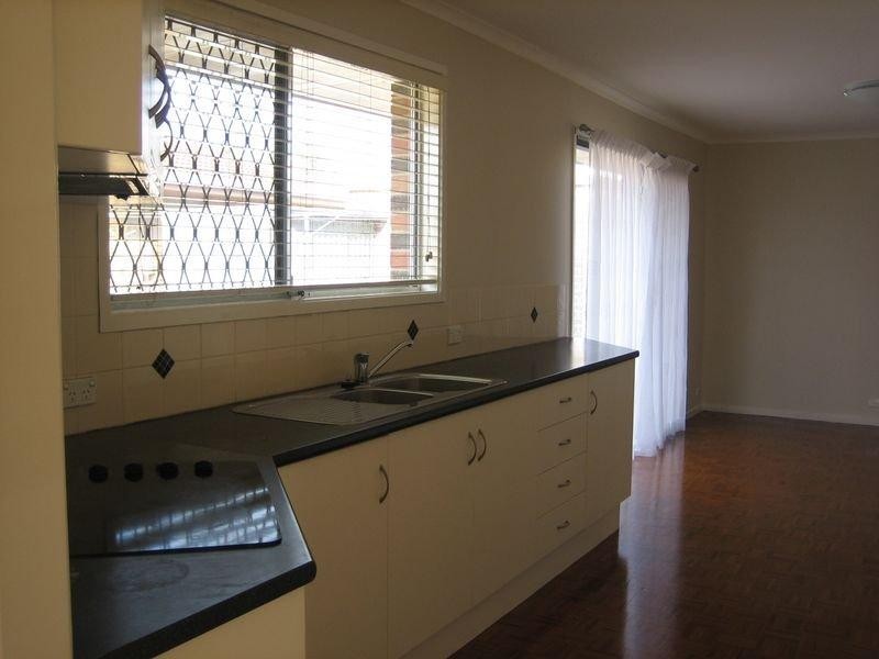27 Vaggelas Crescent, Biggera Waters QLD 4216