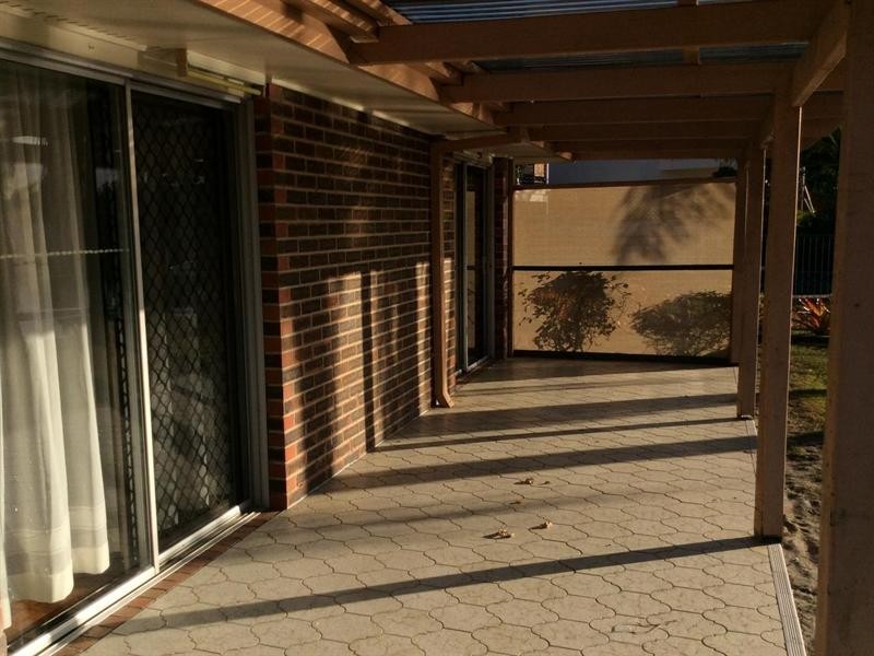 27 Vaggelas Crescent, Biggera Waters QLD 4216