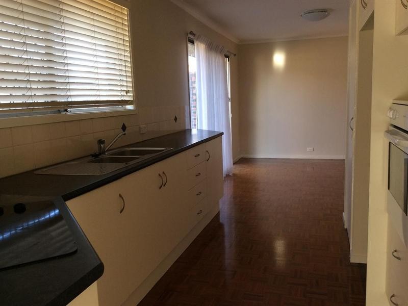 27 Vaggelas Crescent, Biggera Waters QLD 4216