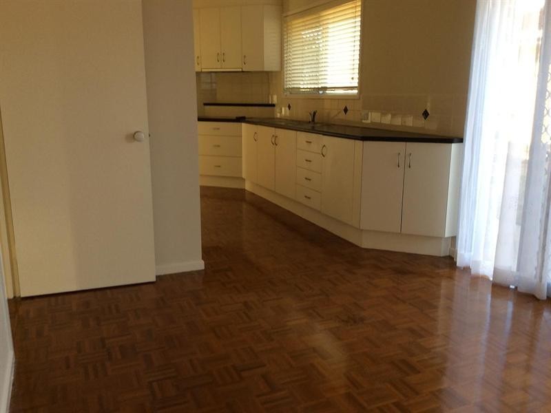 27 Vaggelas Crescent, Biggera Waters QLD 4216