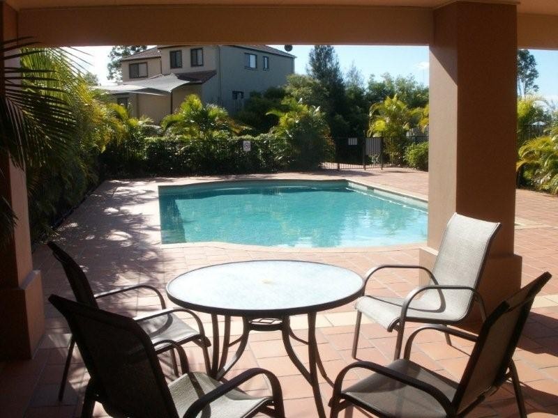 11/13 Hervery Street, Pacific Pines QLD 4211