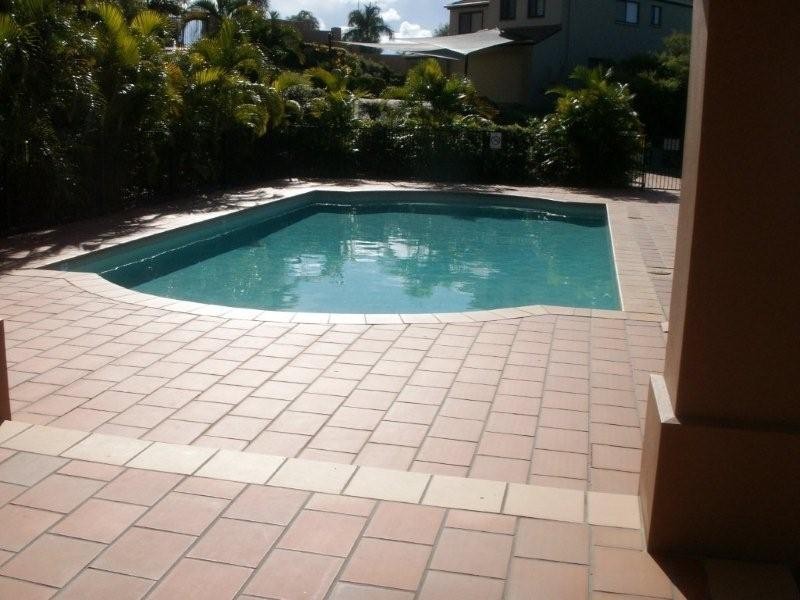 11/13 Hervery Street, Pacific Pines QLD 4211