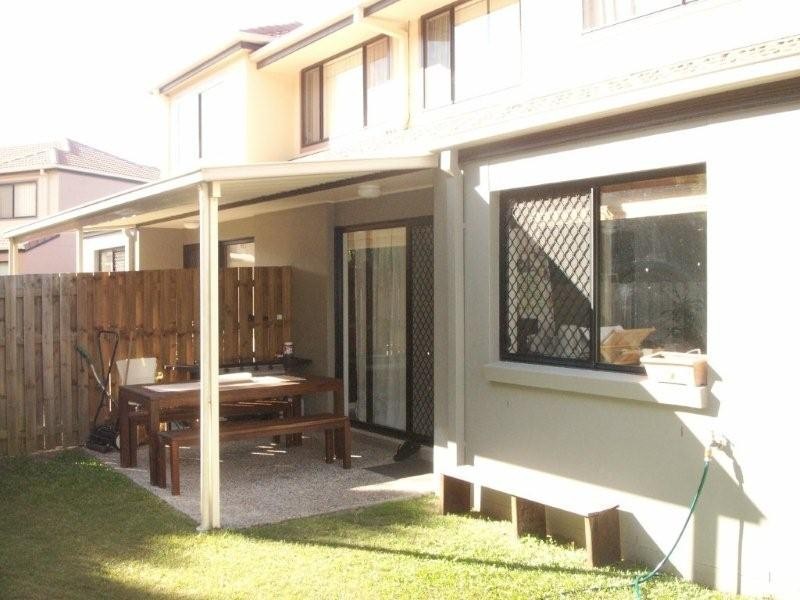 11/13 Hervery Street, Pacific Pines QLD 4211