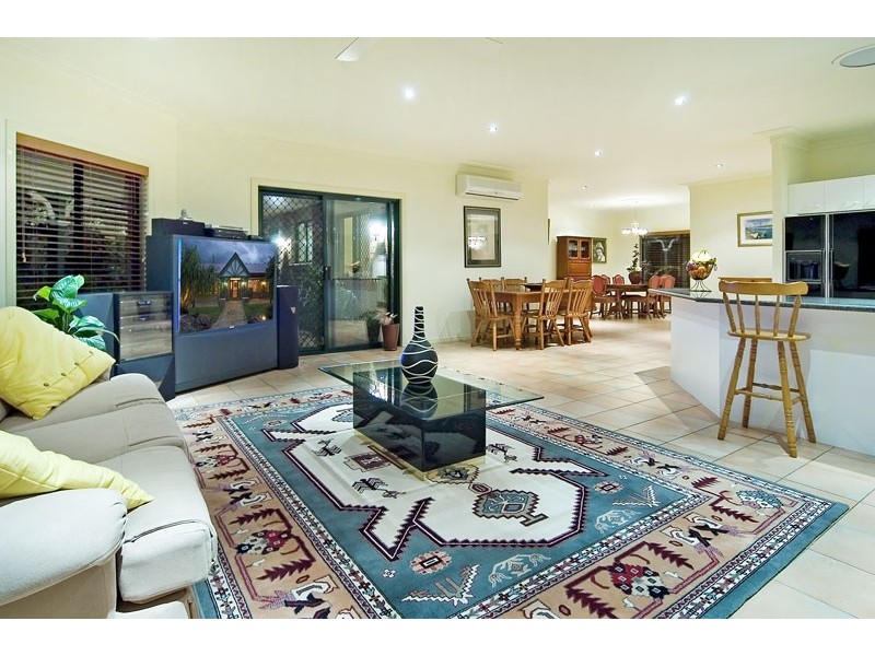 12 Hannaford Place, Helensvale QLD 4212