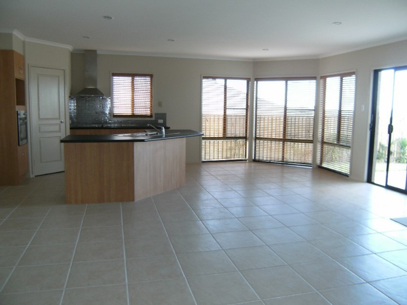 10 Penneshaw Crescent, Ormeau QLD 4208