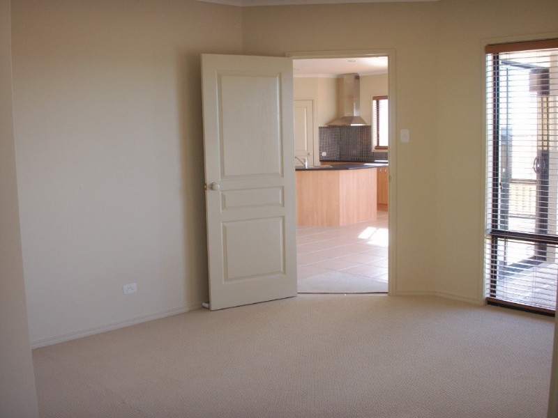 10 Penneshaw Crescent, Ormeau QLD 4208