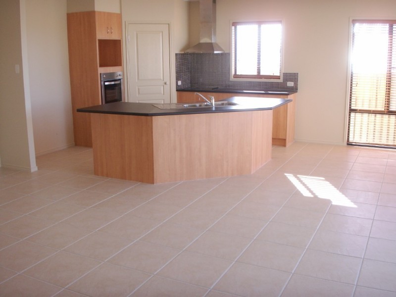 10 Penneshaw Crescent, Ormeau QLD 4208