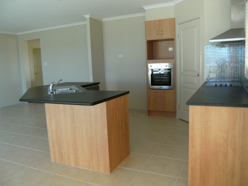 10 Penneshaw Crescent, Ormeau QLD 4208