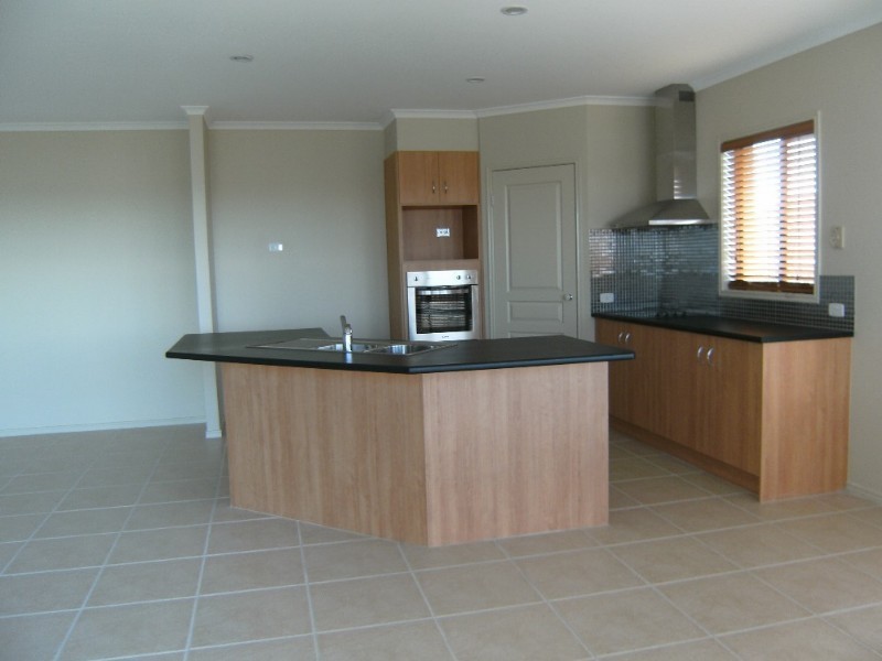 10 Penneshaw Crescent, Ormeau QLD 4208