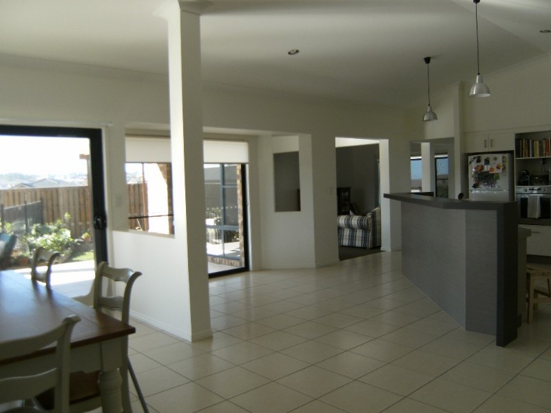 48 Lawley Crescent, Pacific Pines QLD 4211