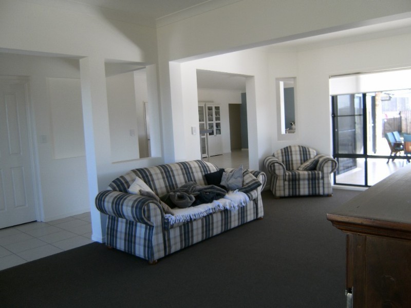 48 Lawley Crescent, Pacific Pines QLD 4211