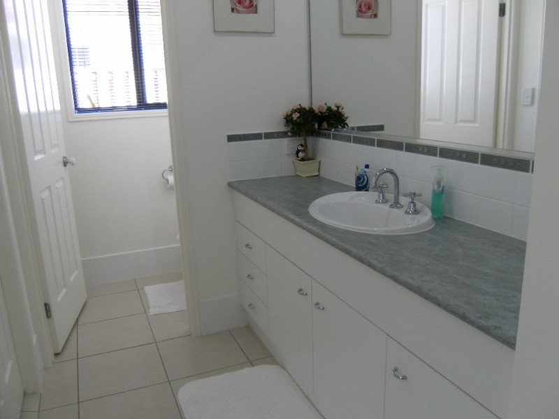 48 Lawley Crescent, Pacific Pines QLD 4211