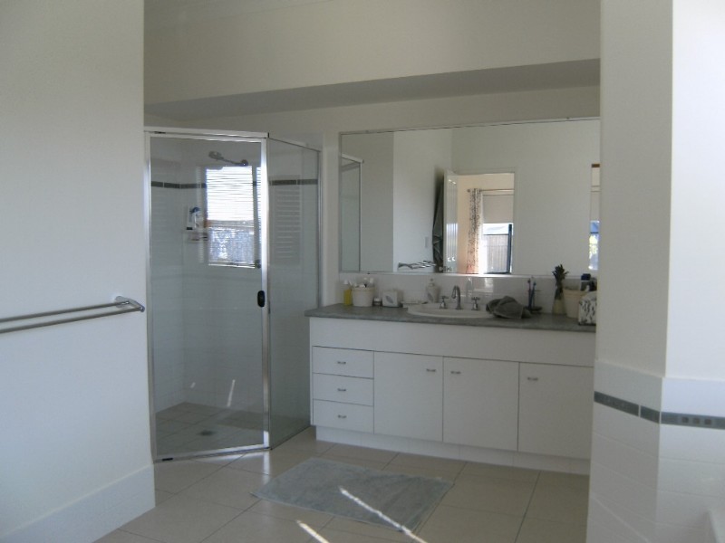 48 Lawley Crescent, Pacific Pines QLD 4211