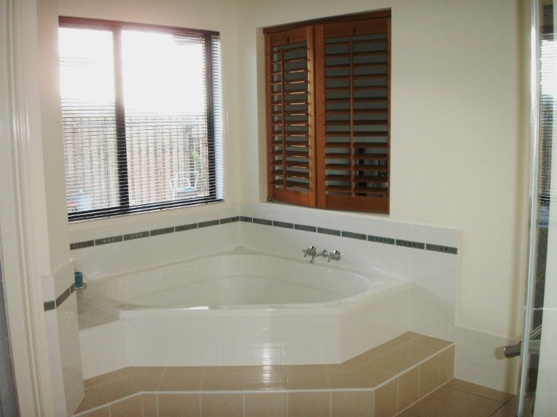 48 Lawley Crescent, Pacific Pines QLD 4211