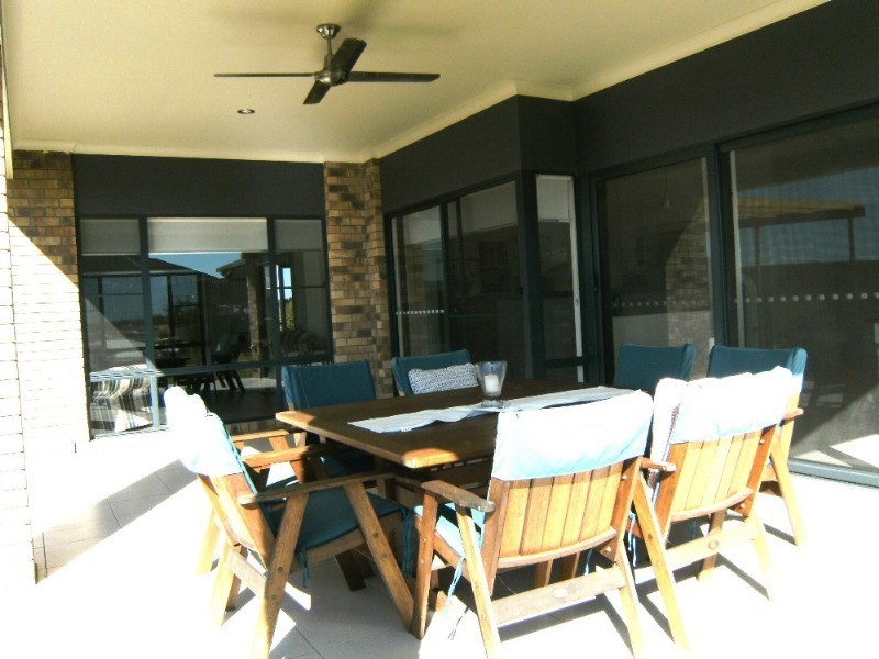 48 Lawley Crescent, Pacific Pines QLD 4211