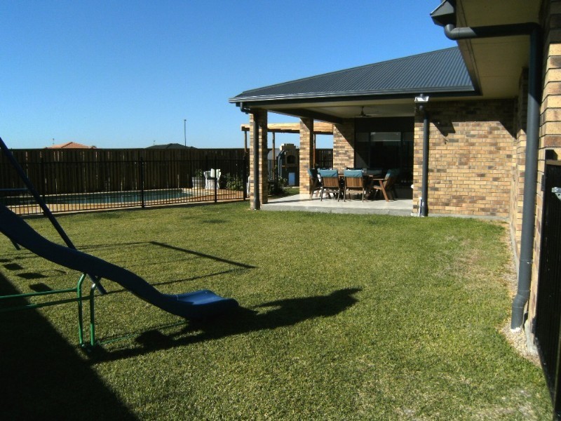 48 Lawley Crescent, Pacific Pines QLD 4211