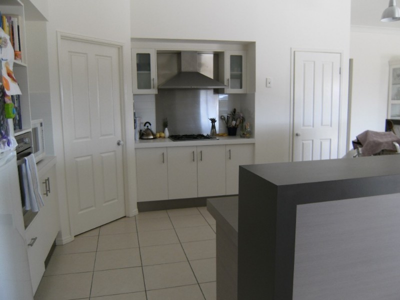 48 Lawley Crescent, Pacific Pines QLD 4211