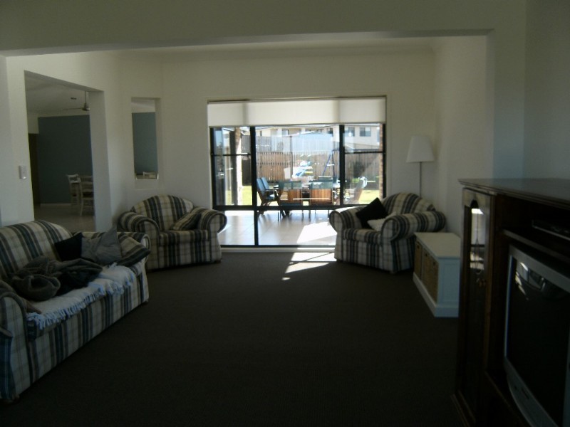 48 Lawley Crescent, Pacific Pines QLD 4211