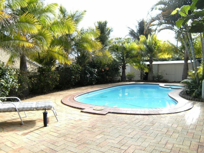 12 Balranald Court, Helensvale QLD 4212