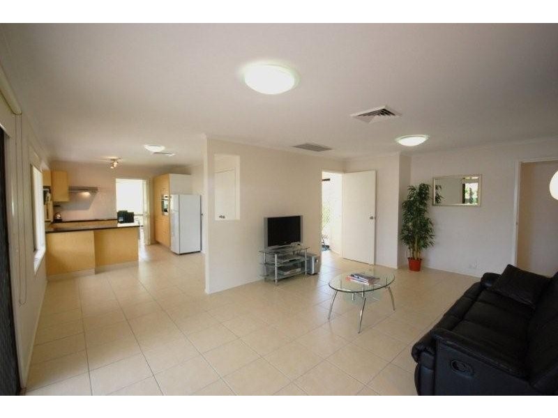 3 Wilmot Place, Helensvale QLD 4212