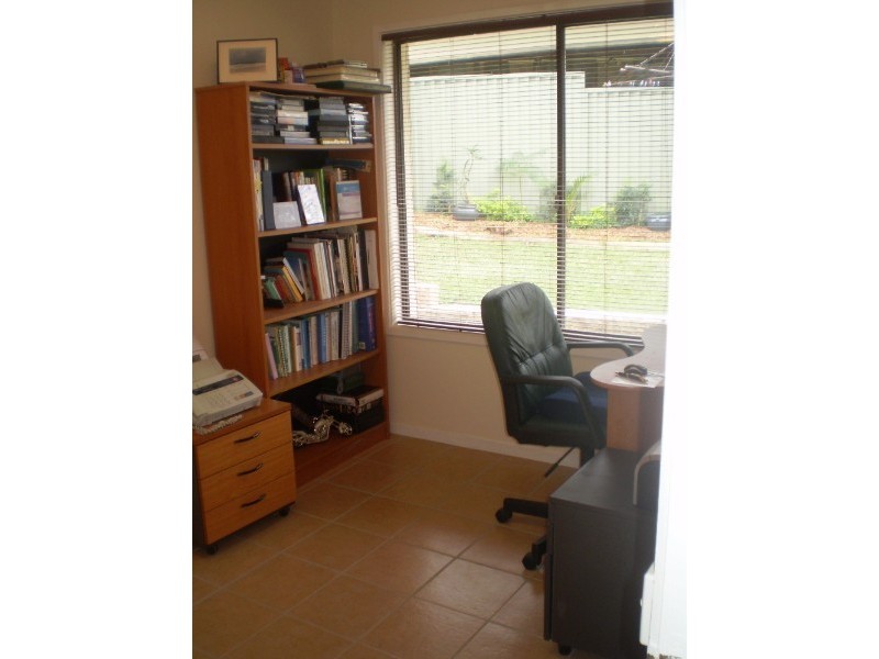 4 Preston Place, Helensvale QLD 4212