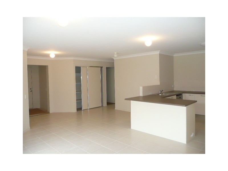 1/18 Firecrest Close, Upper Coomera QLD 4209