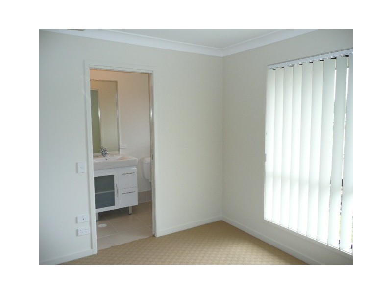 1/18 Firecrest Close, Upper Coomera QLD 4209