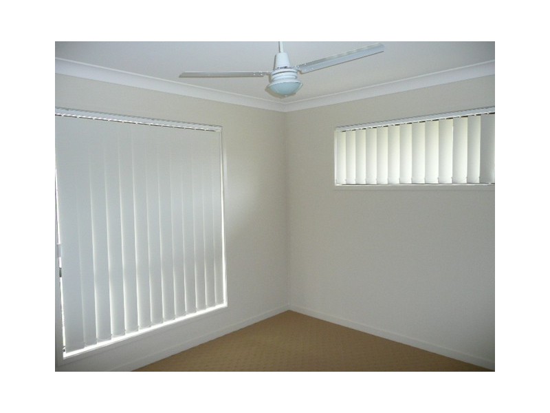 1/18 Firecrest Close, Upper Coomera QLD 4209