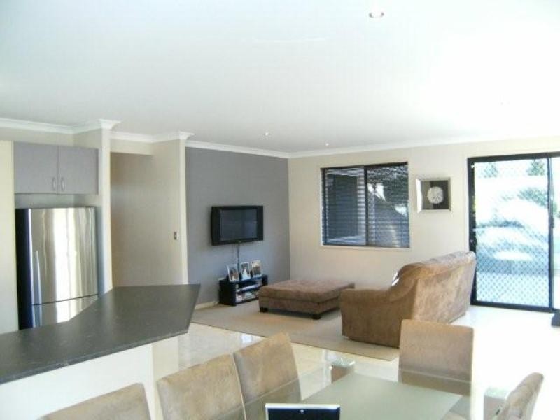 6 Portreeves Place, Arundel QLD 4214