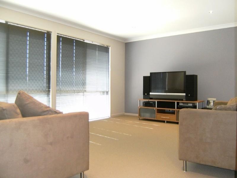 6 Portreeves Place, Arundel QLD 4214