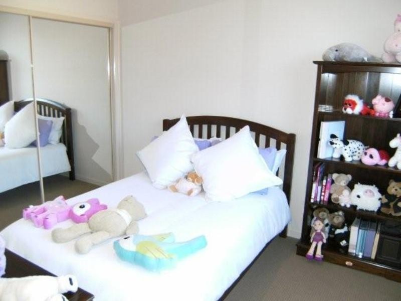 6 Portreeves Place, Arundel QLD 4214