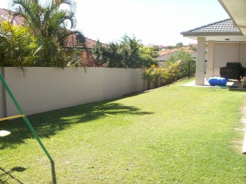 6 Portreeves Place, Arundel QLD 4214