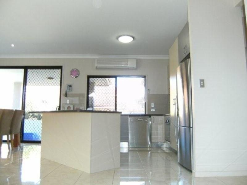 6 Portreeves Place, Arundel QLD 4214