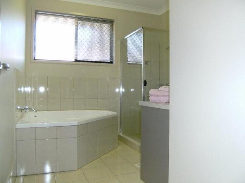 6 Portreeves Place, Arundel QLD 4214