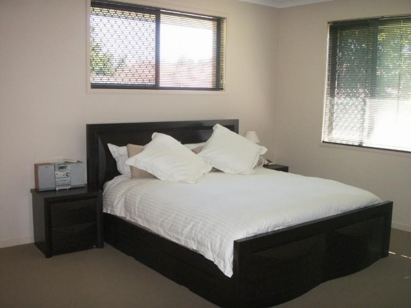 6 Portreeves Place, Arundel QLD 4214