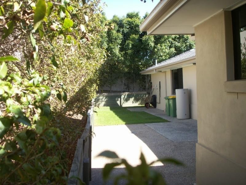 6 Portreeves Place, Arundel QLD 4214