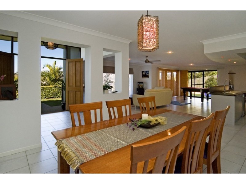 16 Fitzgerald Close, Maudsland QLD 4210