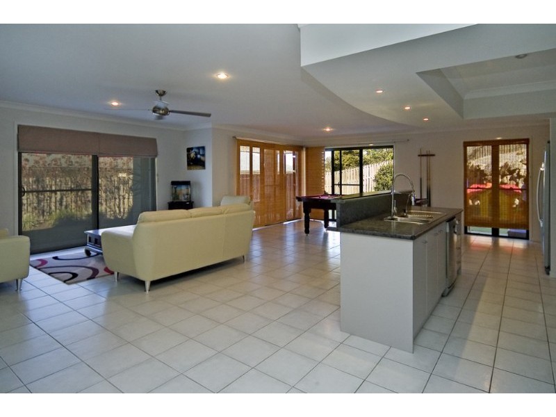 16 Fitzgerald Close, Maudsland QLD 4210