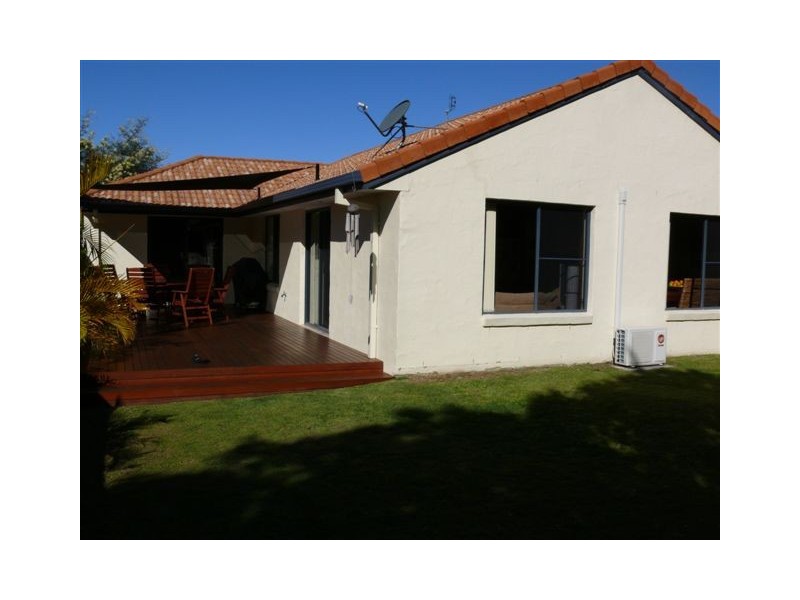 110 Serafina Drive, Helensvale QLD 4212