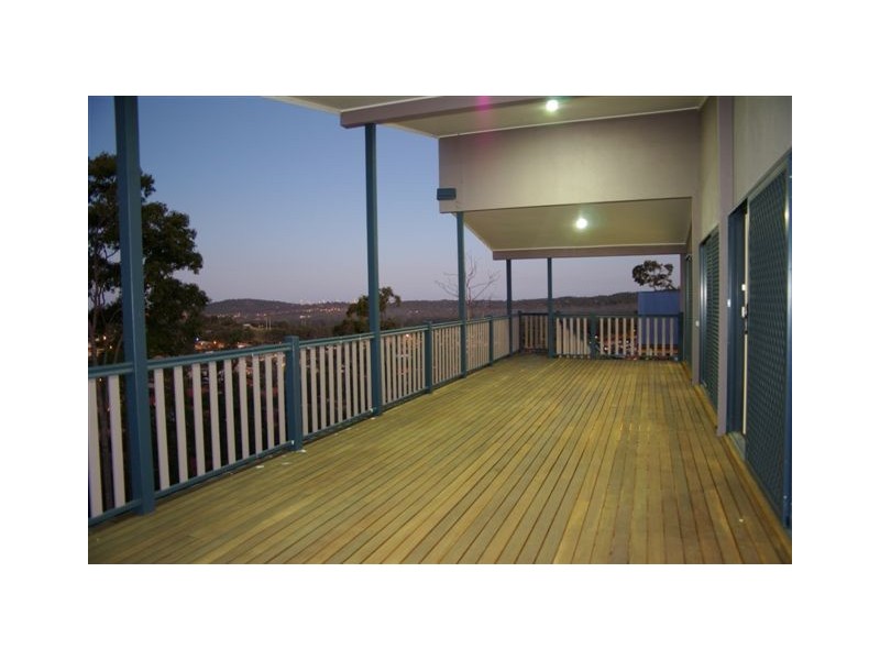 39 Midway Terrace, Pacific Pines QLD 4211