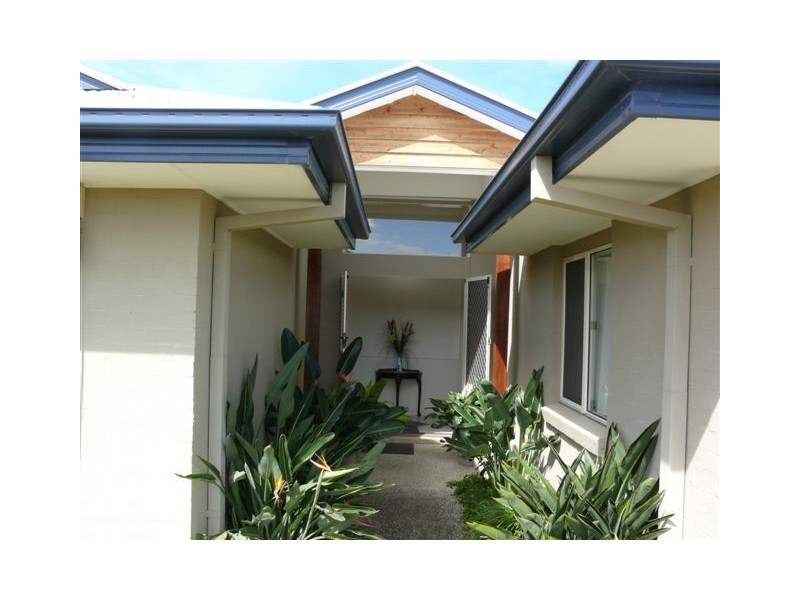 11 Davies Street, Pacific Pines QLD 4211