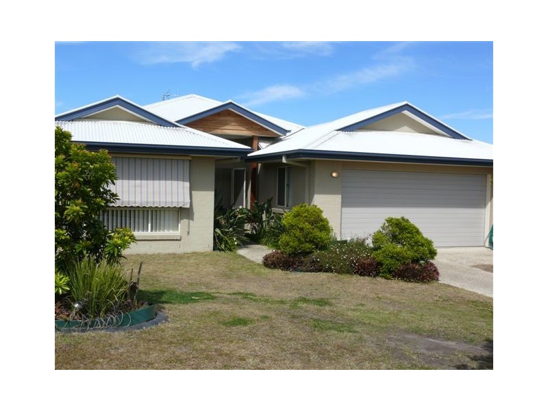 11 Davies Street, Pacific Pines QLD 4211